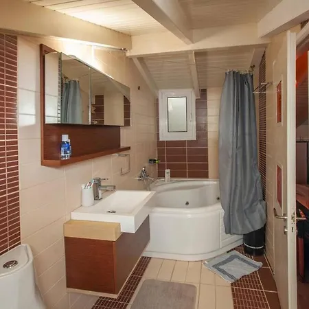 Lägenhet Jenny's Luxury Maisonette