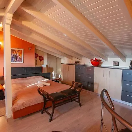 Jenny's Luxury Maisonette Apartamento *