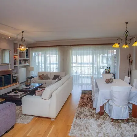Jenny's Luxury Maisonette Apartamento *