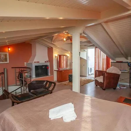 Lägenhet Jenny's Luxury Maisonette