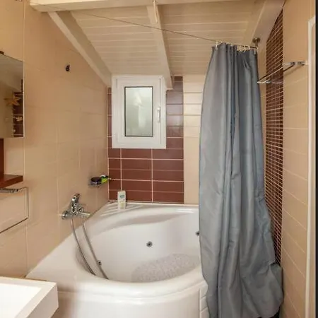 Jenny's Luxury Maisonette Apartamento *